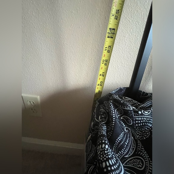 VERA BRADLEY ROLLER TRAVEL BAG - Picture 10 of 14